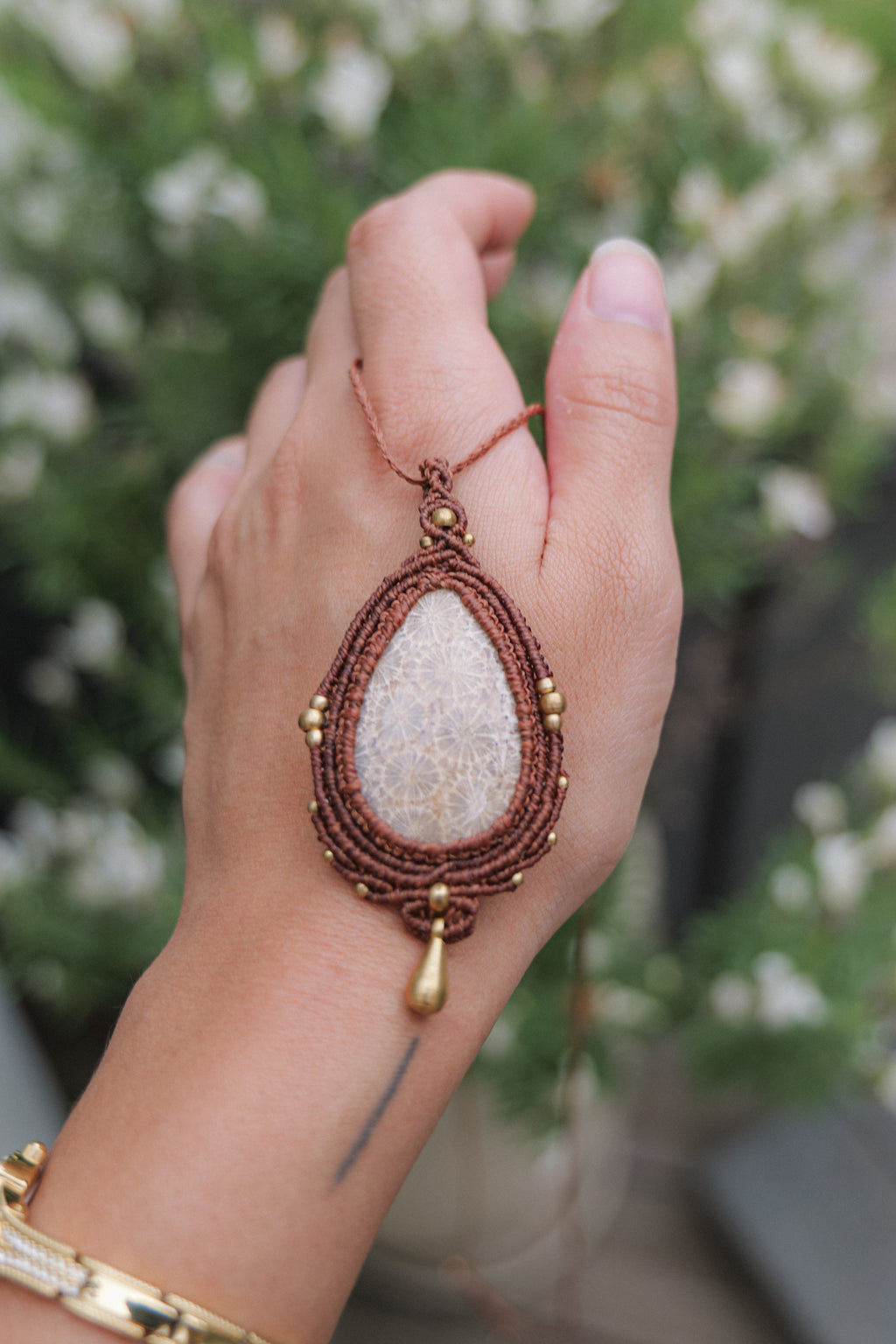 Fossilied Coral Macrame Necklace